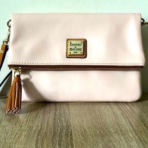 Dooney & Bourke 1975 cross body pink purse.